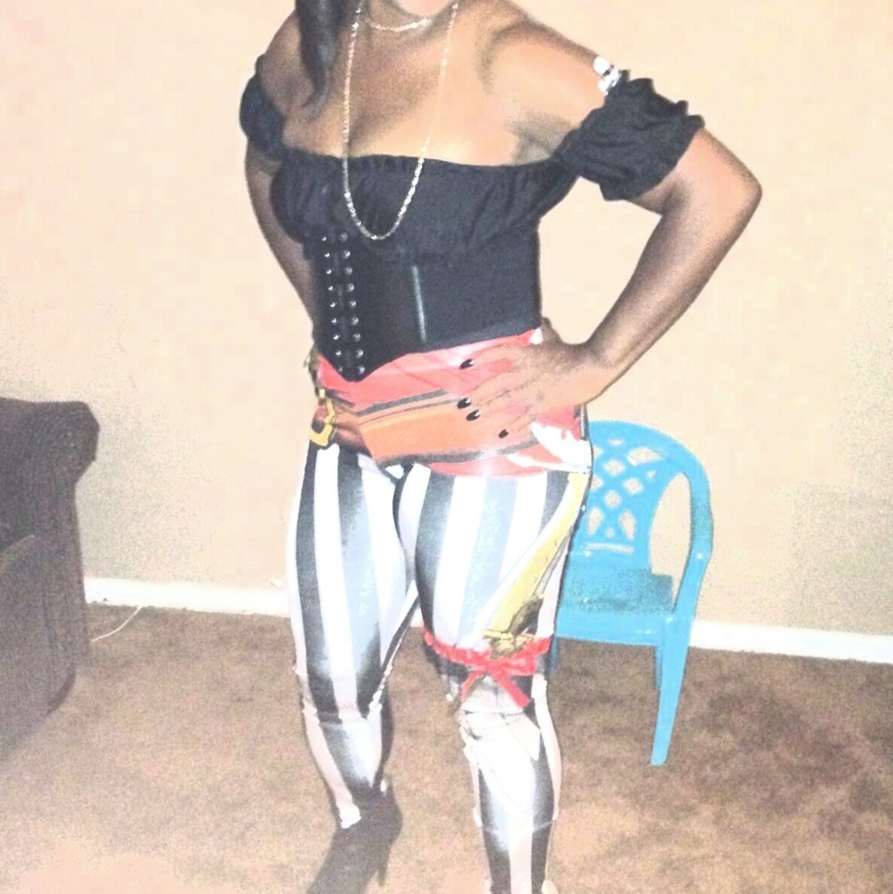 Pirate costume with accessory